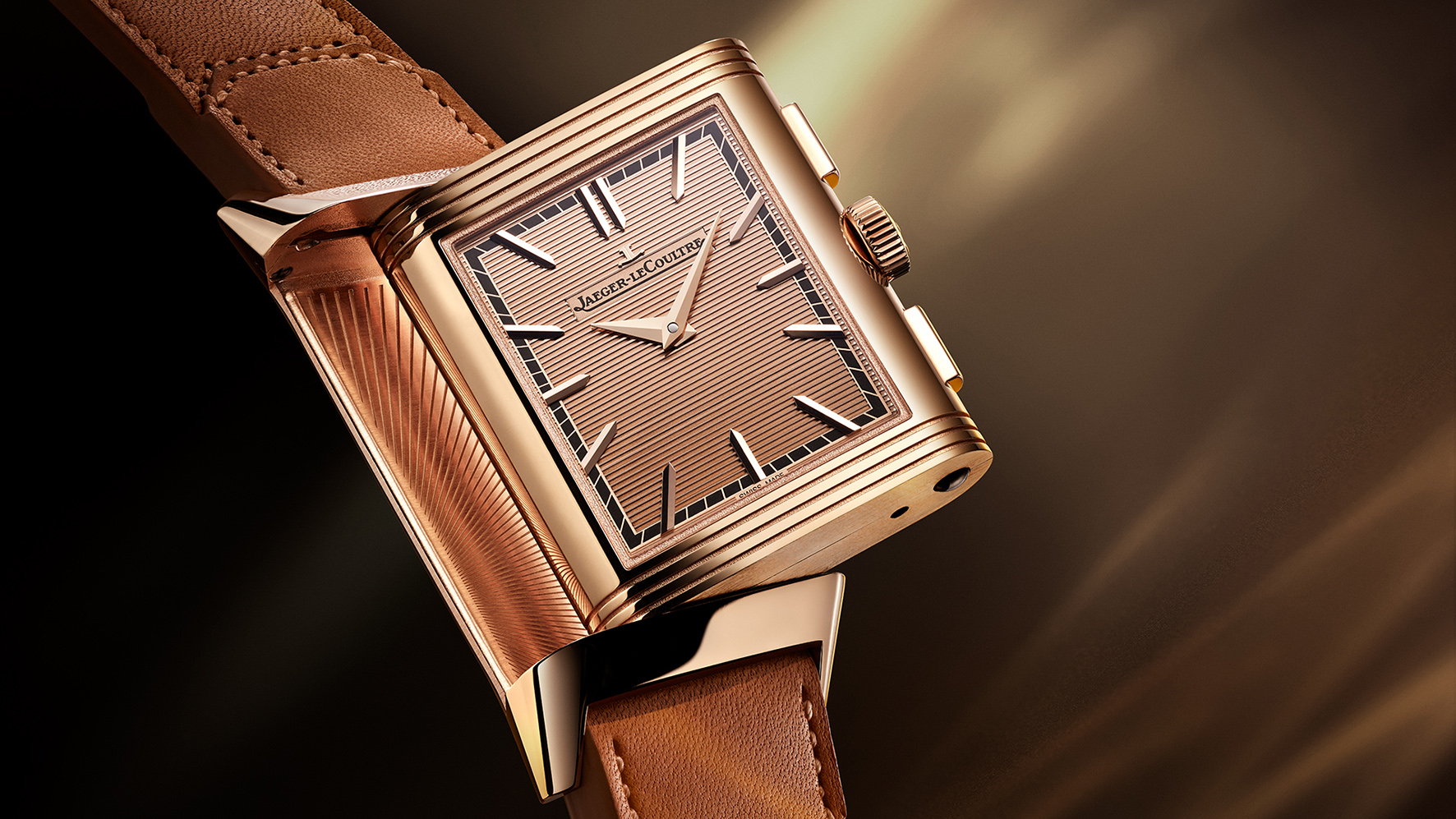 2024-holidayseason-q389256j-reverso-tribute-chronograph-recto-closeup-srgb-16x9_Kopie.jpg