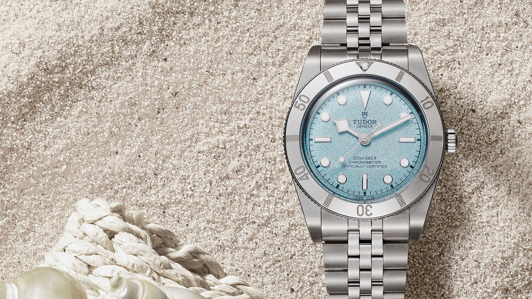 TUDOR_NP25_BlackBay54_LagoonBlue_Lifestyle_5_Kopie.jpg